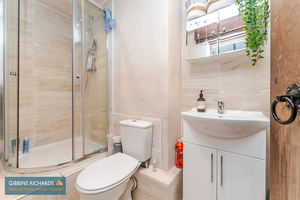 Shower room- click for photo gallery